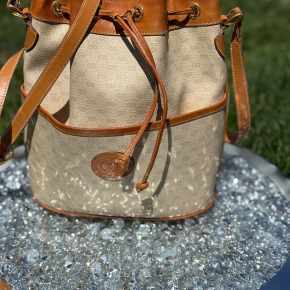 Gucci Handbags - EUC Gucci Micro GG Bucket crossbody Bag